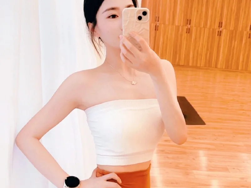 乳色吐息主题创作与东方审美视觉